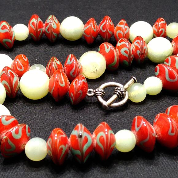 Chrysoprase Quartz Porcelain Bead Necklace Red Green White Toggle 1990s Vintage - Picture 2 of 10